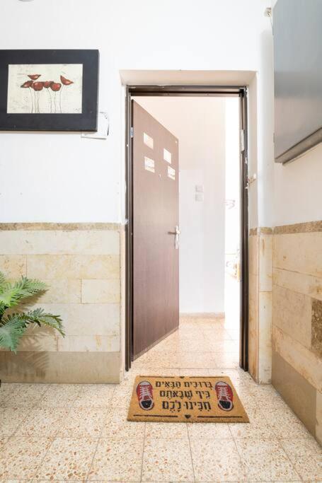 טאוב דירות אירוח, אירוח מכל הלב, דירה גדולה ופרטית, ניתן להגיע בכל שעות היממה! Hospitality From The Heart, A Large And Private Accommodation Apartment, Available 24 Hours! Qiryat Ata Exterior photo